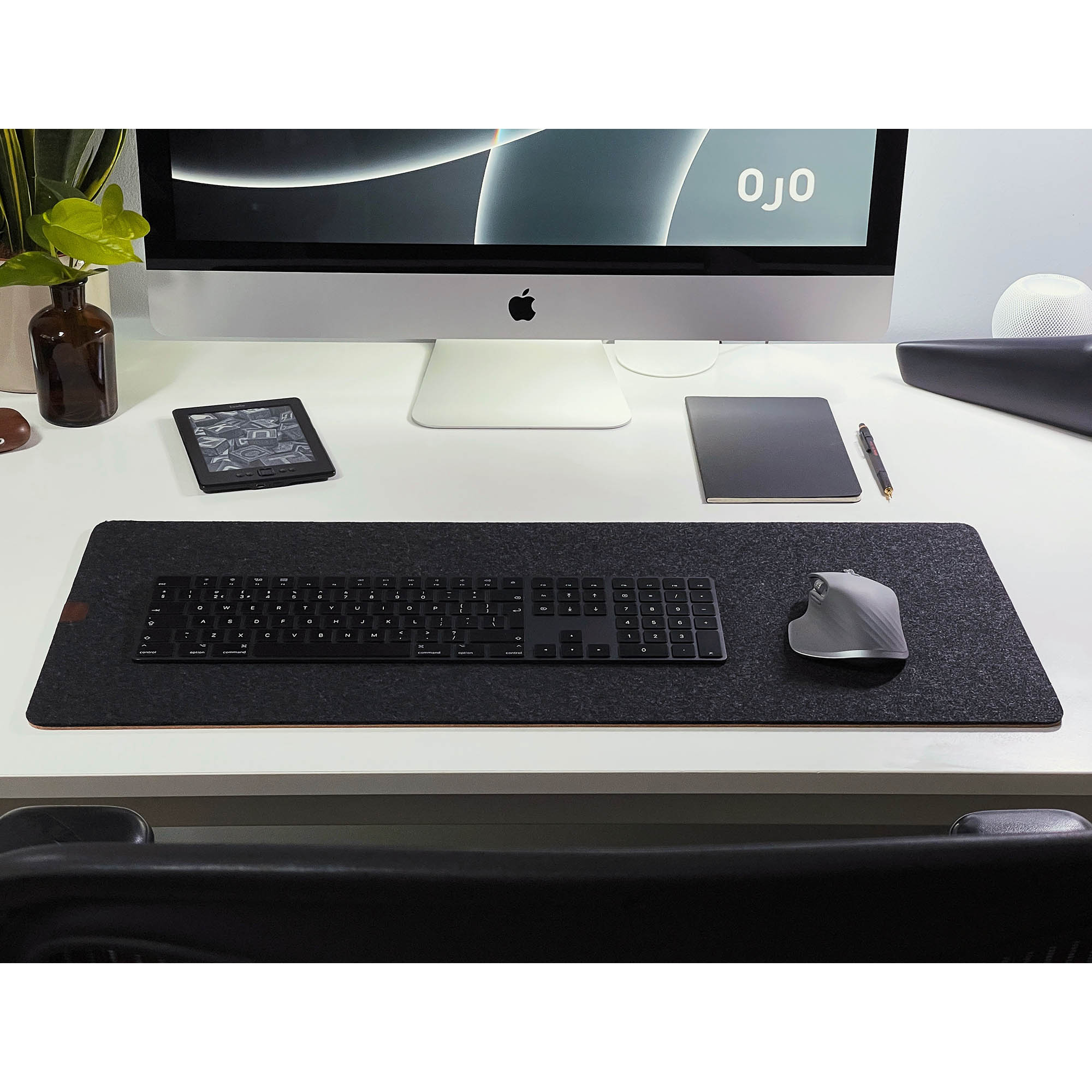 Podkładka na biurko z filcu i korka - ciemny szary - obrazek 3